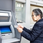 ATMを独占する理由は操作に不慣れなだけじゃない　※画像はAIが作成したイメージです（kelly marken/stock.adobe.com）