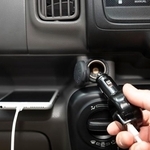 車でのスマホの充電方法、注意点やおすすめ製品を解説　※画像はイメージです（chihana/stock.adobe.com）