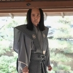 トキ（髙石あかり）の見合いを今度こそ成功させようと、ざん切り頭で登場した司之介（岡部たかし）　(C)NHK