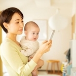 恋愛が孤独の解消と子育ての活力につながる　※画像はイメージです（mirahands/stock.adobe.com）