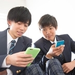 「若者のLINE離れ」の実態は？　※画像はイメージです（Paylessimages/stock.adobe.com）