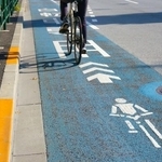 自転車専用レーンなどインフラ整備も必要（photoACより「FreeBackPhoto」さん撮影、イメージ画像）