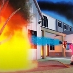 火の根元を狙って放水しないと消火できない（画像提供：株式会社Meta Osaka）