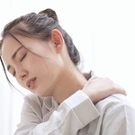 肩こりがひどい人の6割近く「業務やテストなどでミスが多いと感じる」　※画像はイメージです（aijiro/stock.adobe.com）