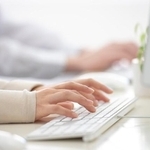 職場での「絵文字」、使ってもいい？　※画像はイメージです（ohayou!/stock.adobe.com）