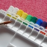 小学生の絵の具セット　※画像はイメージです（リリ/stock.adobe.com）