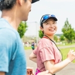 ランニングをする男女※画像はイメージです （One/stock.adobe.com）