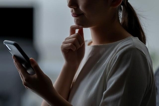 「これって詐欺かも」　※画像はイメージです（naka/stock.adobe.com）