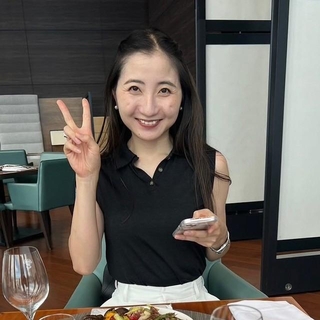 現在31歳の投稿者さん…亡き母と口の形が特にそっくりなのだとか／Akaneさん（@_gin720）提供