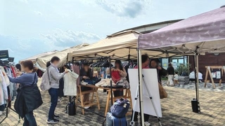 マリンピア神戸で行われた「服の交換会」