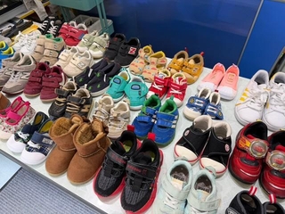 1足500円で販売中（提供：石井文泉堂）