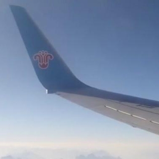 CAに起こされた男性が飛行機の窓を覗くと…／Hosophotoさん提供（画像をトリミングしています）