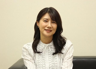 26年ぶりの映画主演について語る中江有里さん＝大阪市内