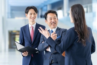 リーダーや上司の性別によって組織は変わる？　※画像はイメージです（dimlight/stock.adobe.com）