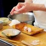 お鮨屋で控えたい“通っぽい”ことばとは？※画像はイメージです（mapo/stock.adobe.com）