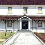 油性の鉛筆…だと？実は自衛隊で人気　ガラスや金属、プラスチックにも書ける