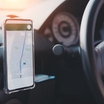 スマホのカーナビアプリ、違反にならない使い方は？　※画像はイメージです（chartphoto/stock.adobe.com）