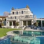 デヴィ夫人が圧倒的1位に！豪邸が似合う有名人ランキング