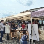 マリンピア神戸で行われた「服の交換会」