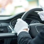 運転手付きの車、憧れますよね※画像はイメージです （Imaging L/stock.adobe.com）