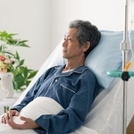 がん罹患により「収入が減った」半数以上　※画像はイメージです（metamorworks/stock.adobe.com）