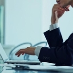 「AI利用はこっそり」全く隠していない人は4割　※画像はイメージです（metamorworks/stock.adobe.com）