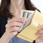 生活に悩む女性※画像はイメージです（webbiz/stock.adobe.com/）