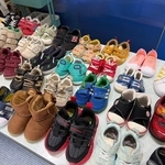 1足500円で販売中（提供：石井文泉堂）