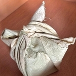 無造作に布に包まれていた（Amasakuさん提供）