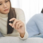 セックスレスが原因で配偶者が浮気・不倫したらどうする？　※画像はイメージです（KMPZZZ/stock.adobe.com）