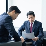 「俺は聞いていない」「昔は当たり前だった」…部下のモチベーションを下げる上司の言動とは？