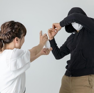 防犯用の催涙スプレーの所持は違法？　※画像はイメージです（buritora/stock.adobe.com）