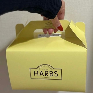 食べるのを楽しみに買ってきたHARBSのケーキ。その中身は…？／千尋さん（@____________chihiro22）提供