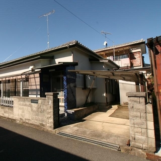 今は誰も住んでいない実家の税金がなぜか増額…　※画像はイメージです（d****************p/photoAC）