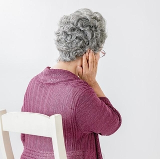 賃貸に関わる高齢者の壁とは　※画像はイメージです（FineGraphics/photoAC）