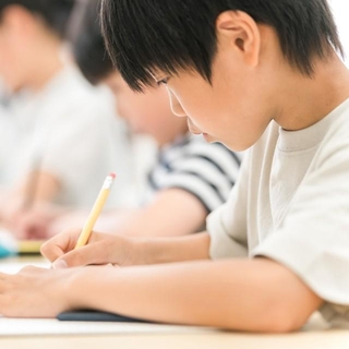 偏差値50あれば中学受験は塾なしでいける？　※画像はイメージです（FineGraphics/photoAC）