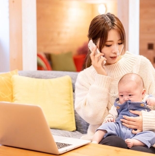 毎日かかってくる上司からの電話…育休中なのに！　※画像はイメージです（buritora/stock.adobe.com）