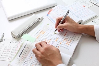 50歳すぎてから英語に再挑戦、その理由は？（kazoka303030/stock.adobe.com）※画像はイメージ