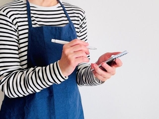 母が作ってくれた単語帳を受け取ったときは、特にありがたいとも思わなかったという（photoACより「craftbeermania」さん撮影、イメージ画像）