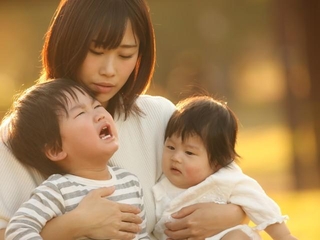 年末年始、ひとり親家庭の家計一層厳しく　※画像はイメージです（yamasan/stock.adobe.com）