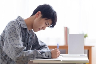 志望する大学のレベルによって最適な学習開始時期が全く異なる　※画像はイメージです（TAGSTOCK2/stock.adobe.com）