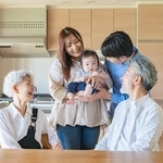 実家への距離が子育てや日常生活に与える影響は？　※画像はイメージです（metamorworks/stock.adobe.com）