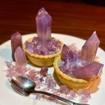 こちらが寒天製の「食べられる鉱物」、素晴らしい再現度！（古田 @ トルマリン狂さん）