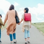 地方で暮らすひとり親世帯の子育て格差とは？※画像はイメージです（buritora/stock.adobe.com/）