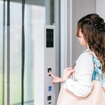 ひとり暮らしが不安を感じること「共連れ侵入」が最多　一方、実践している防犯対策は手軽なものに偏る