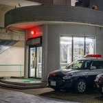 夜道で拾った学生証、大学に届けてもいい？　交番に必ず届けた方がいいケースは【元警察官が解説】