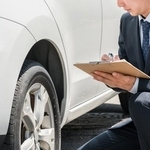 車の査定は本当に無料？　※画像はイメージです（buritora/stock.adobe.com）