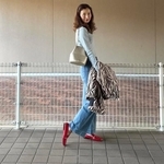 50歳でも“黒一色コーデ”が艶っぽく決まる理由　息子からは「変」と言われても…長身アラフィフがたどり着いたおしゃれ術