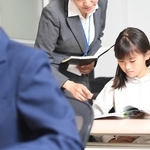 中学受験に挑戦すると年末年始は全部塾？　※画像はイメージです（koumaru/stock.adobe.com）