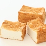 母が冷蔵庫に置いていった「厚揚げ」煮物にしようとしたら…！？「しかたなく、そのまま齧りました」